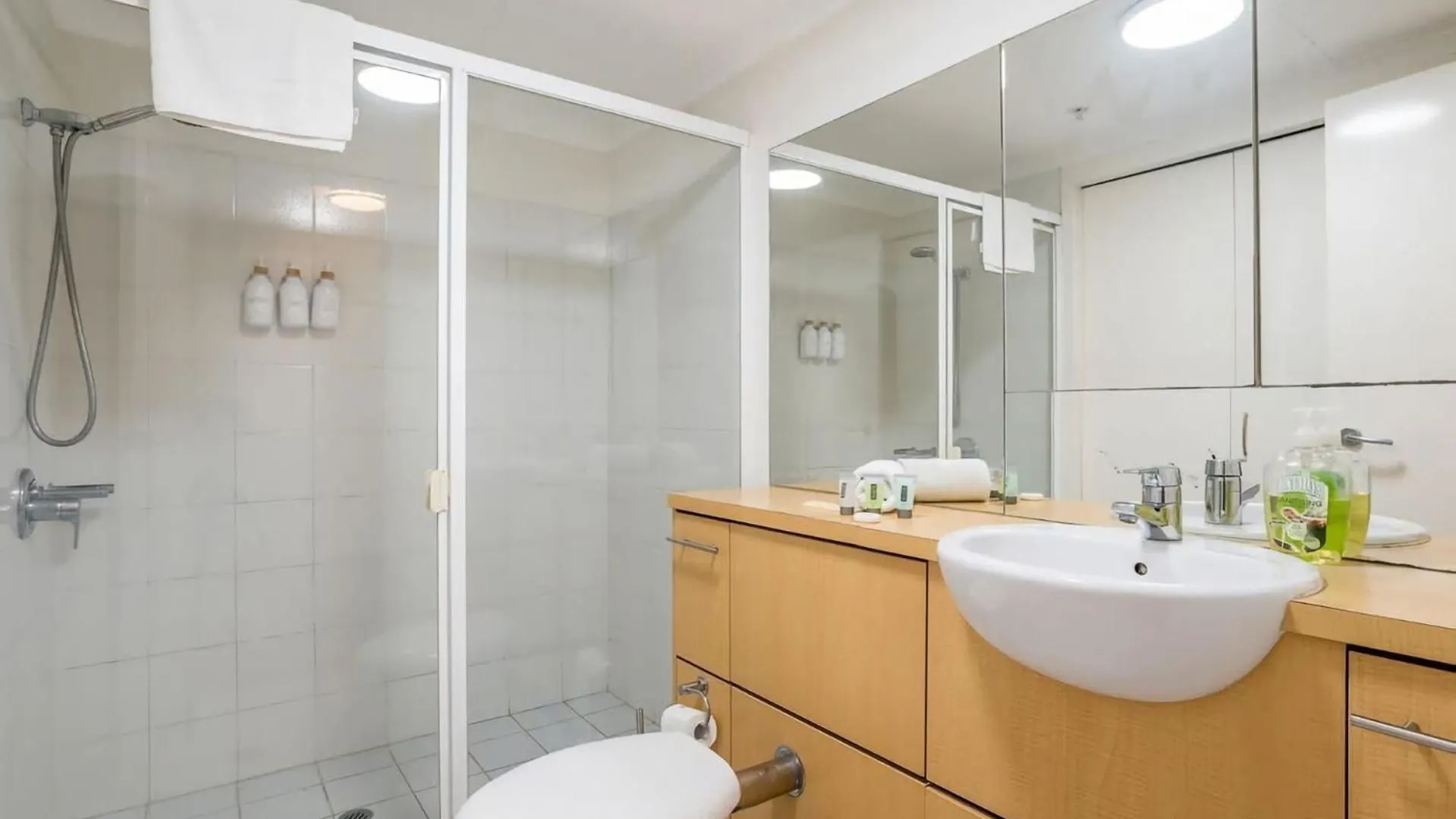 Apartment Stylish City Getaway With Pool Gym Parking Brisbane Australia
