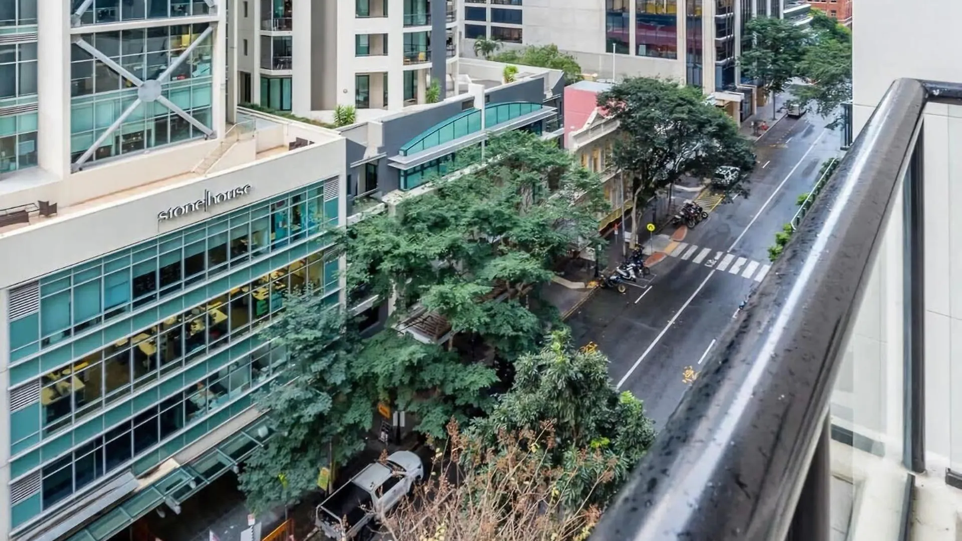 Apartment Stylish City Getaway With Pool Gym Parking Brisbane Australia