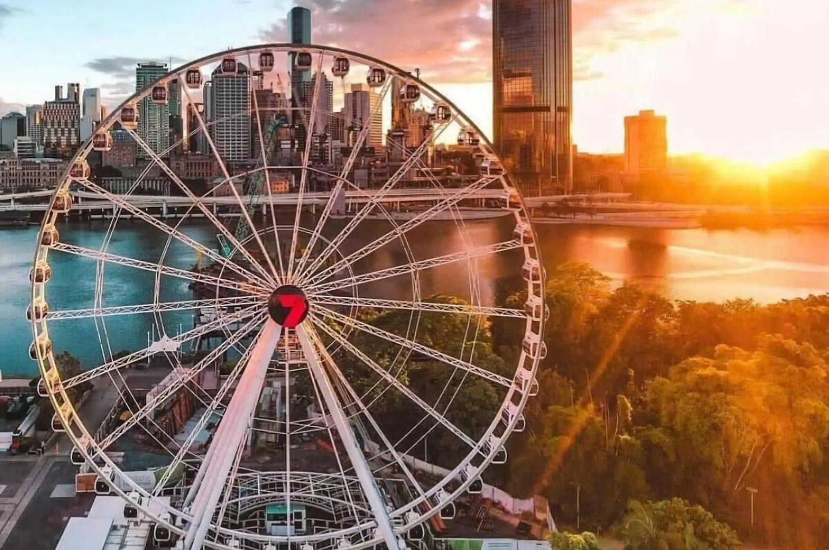 Stylish City Getaway With Pool Gym Parking Brisbane 0*,