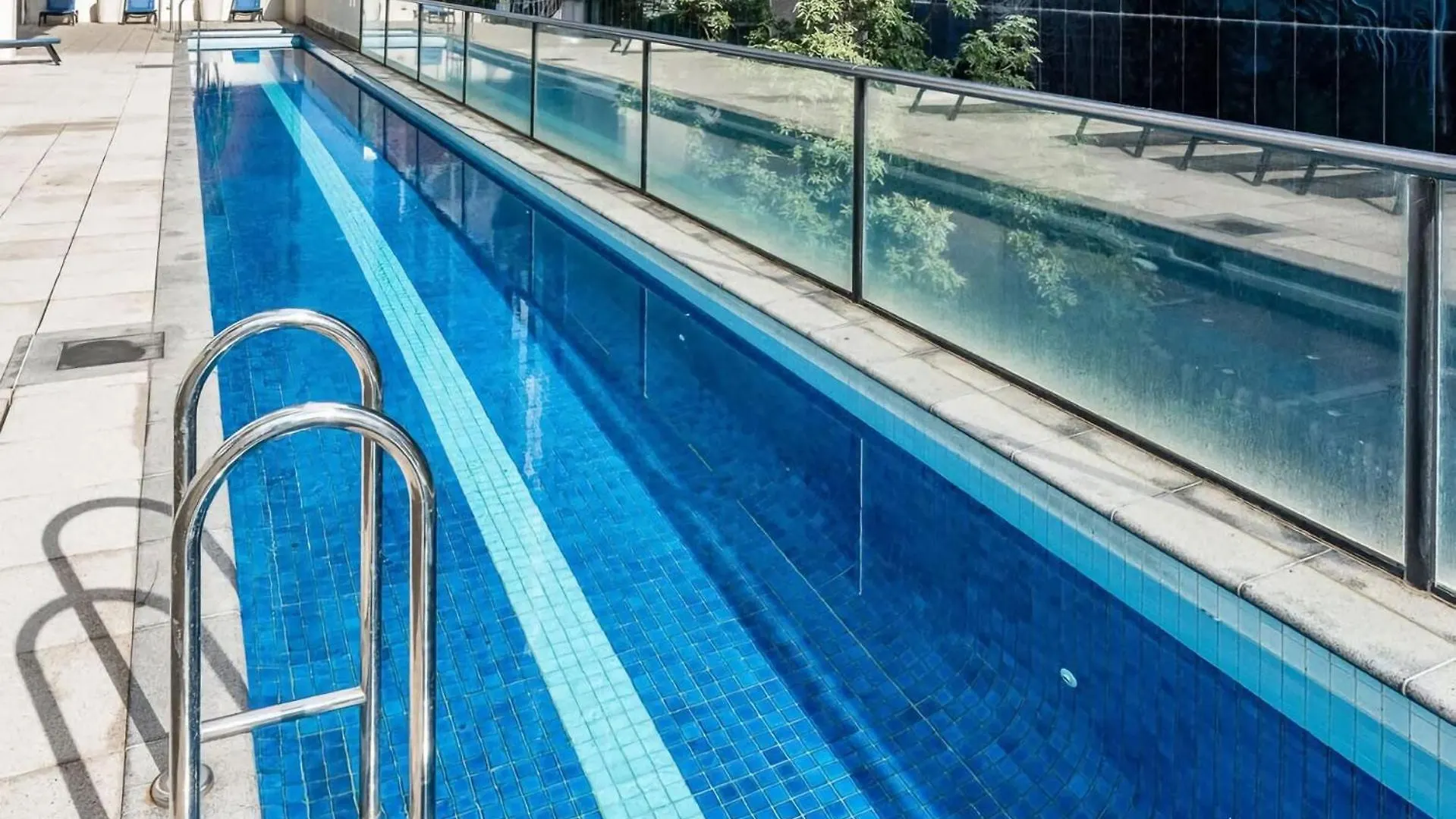 Stylish City Getaway With Pool Gym Parking Brisbane