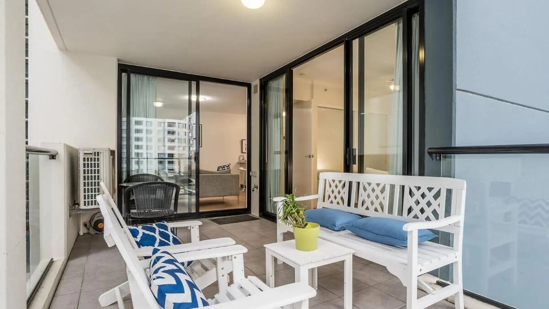 Apartment Stylish City Getaway With Pool Gym Parking Brisbane