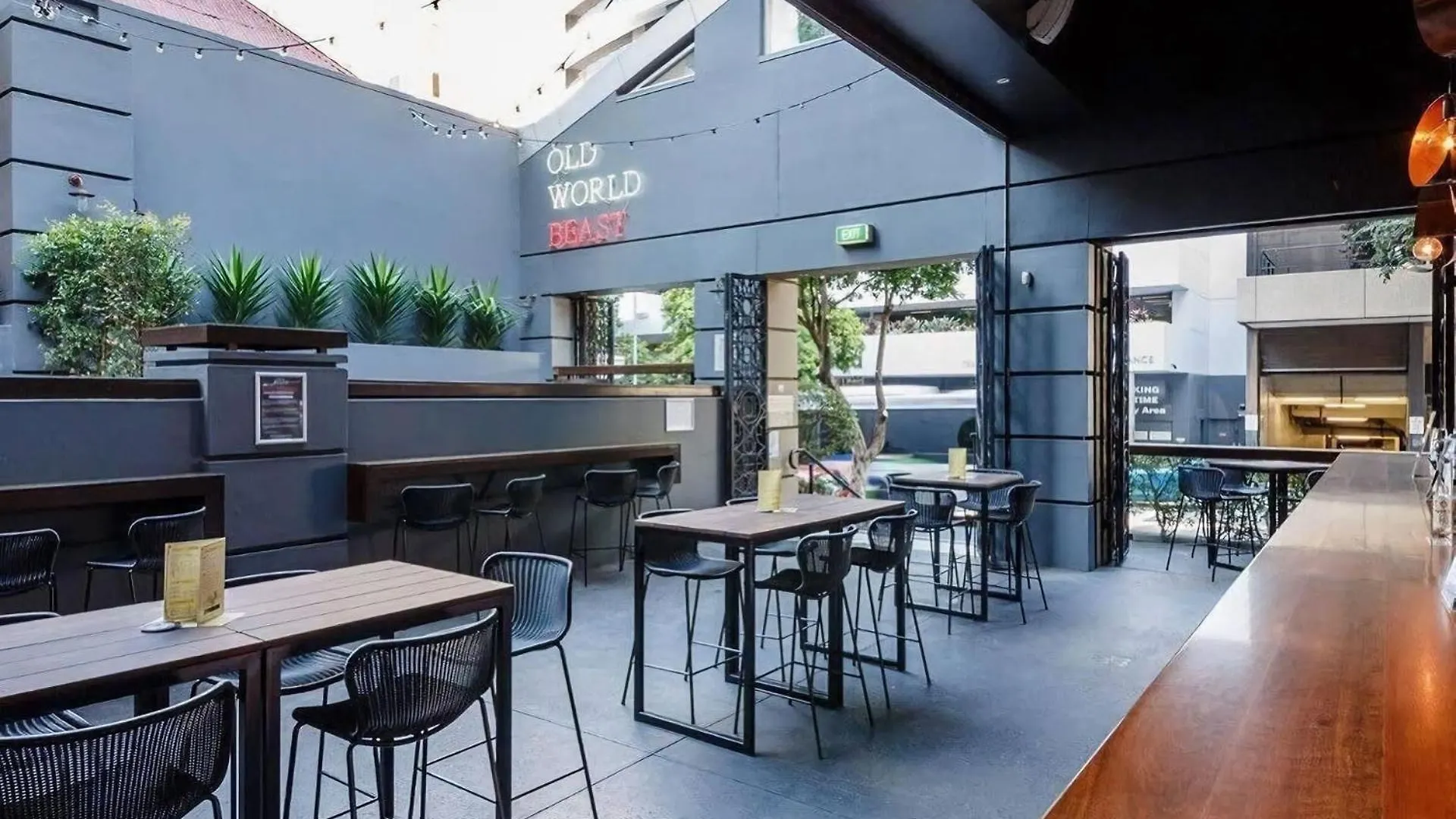 Apartment Stylish City Getaway With Pool Gym Parking Brisbane Australia