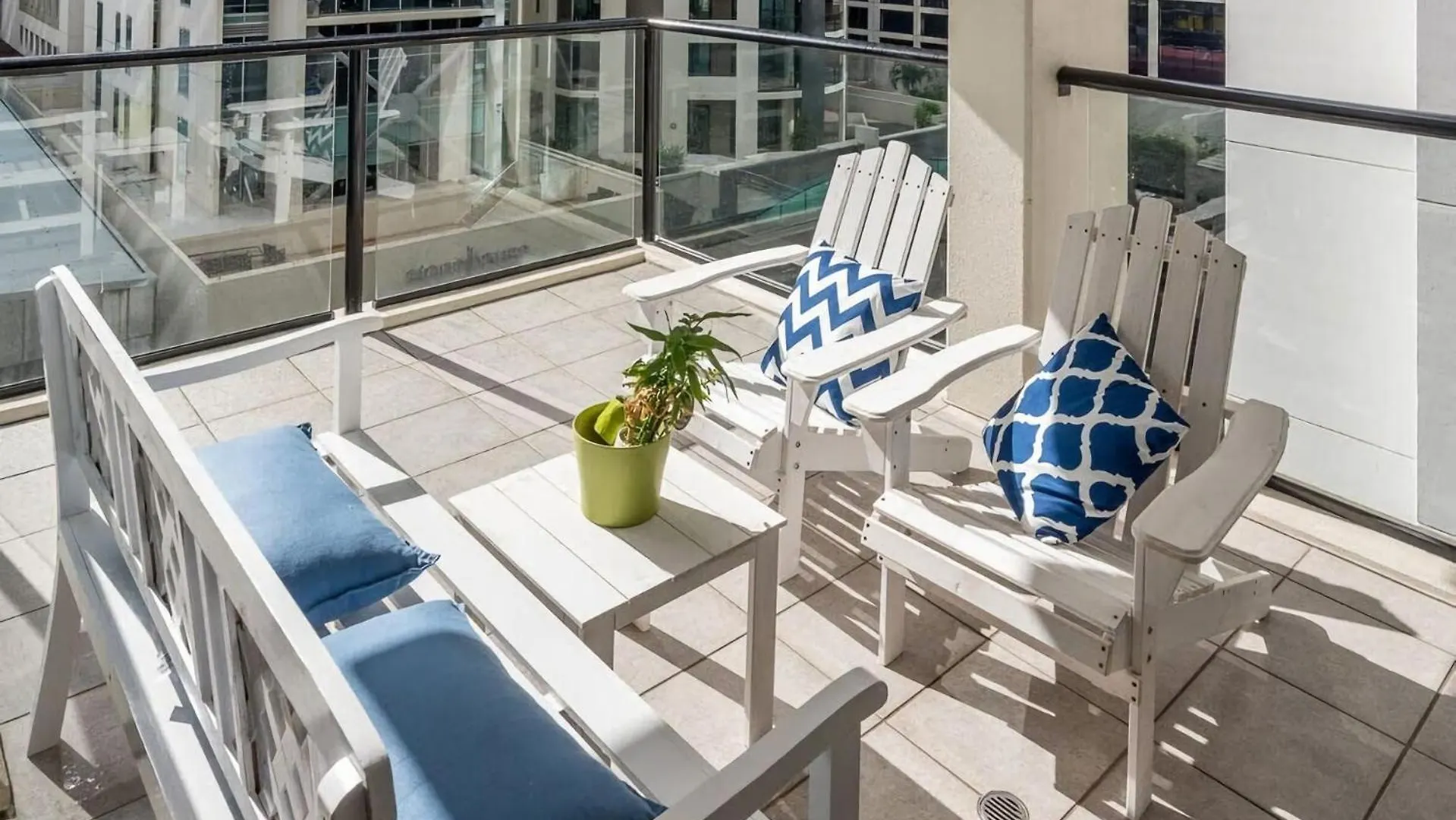 Stylish City Getaway With Pool Gym Parking Brisbane Australia